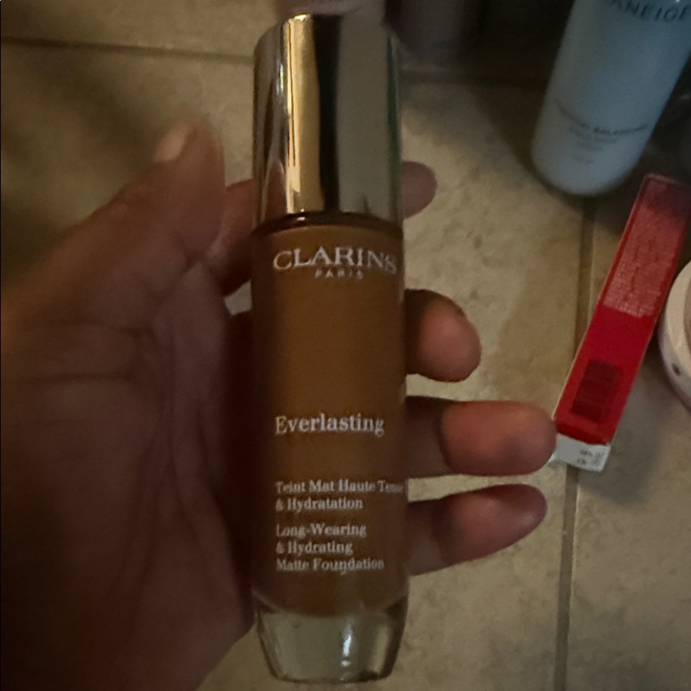 Clarins Everlasting Matte Foundation - Tan